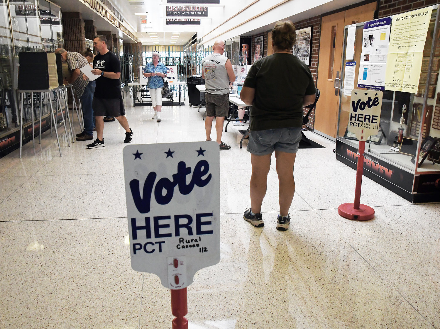 FIFTEEN Voters cast ballots Tuesday in a 20-minute period Tuesday afternoon at Owensville High School where the Rural Canaan precinct reports. A 26.18-percent voter turnout is being reported for Gasconade County.